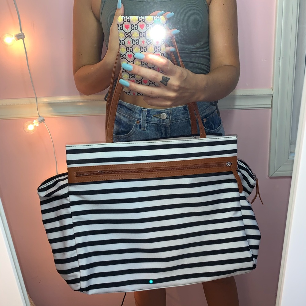 DSW striped beach bag!❤️ - Picture 1 of 3